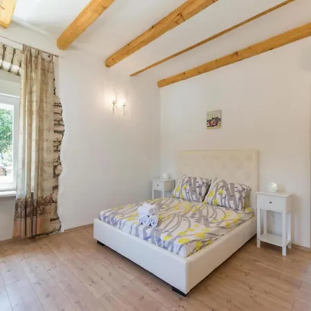Five Bedroom Holiday In Holiday home Medulin