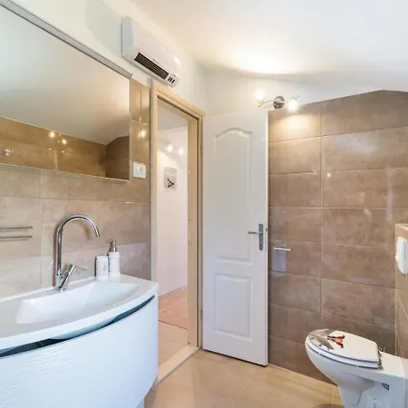 Five Bedroom Holiday In *