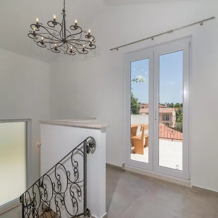 Сasa de vacaciones Five Bedroom Holiday In