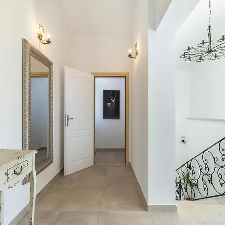 Five Bedroom Holiday In Сasa de vacaciones Medulin