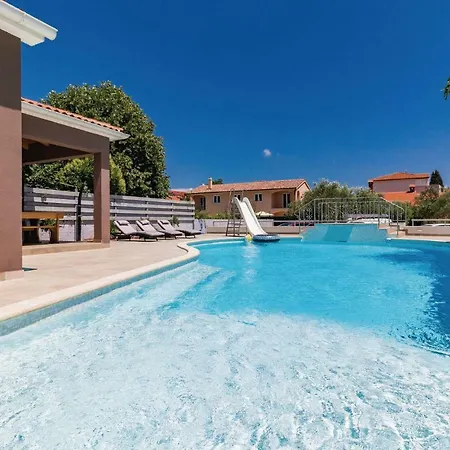 Сasa de vacaciones Five Bedroom Holiday In Medulin