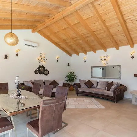 Five Bedroom Holiday In * Medulin
