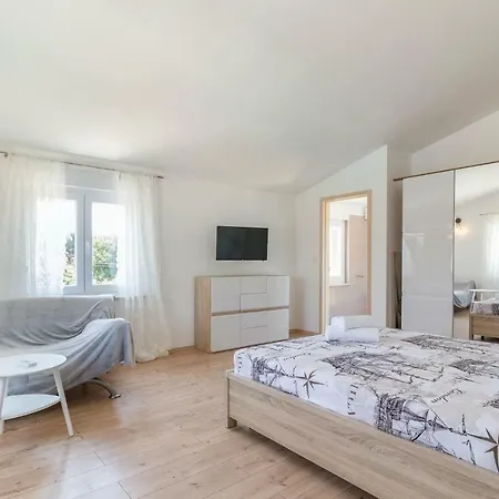 Five Bedroom Holiday In Holiday home