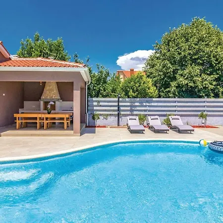 Сasa de vacaciones Five Bedroom Holiday In